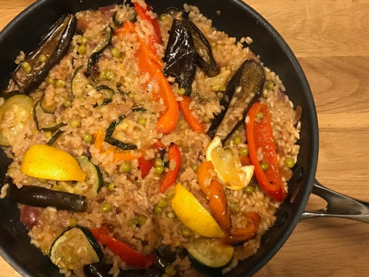 Paella de verduras con arroz bomba