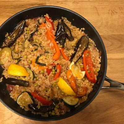 Paella de verduras con arroz bomba