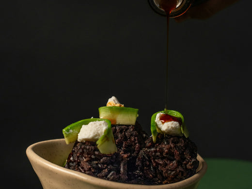 Bowl de luna nueva: arroz Nerone, frijol negro y naranja