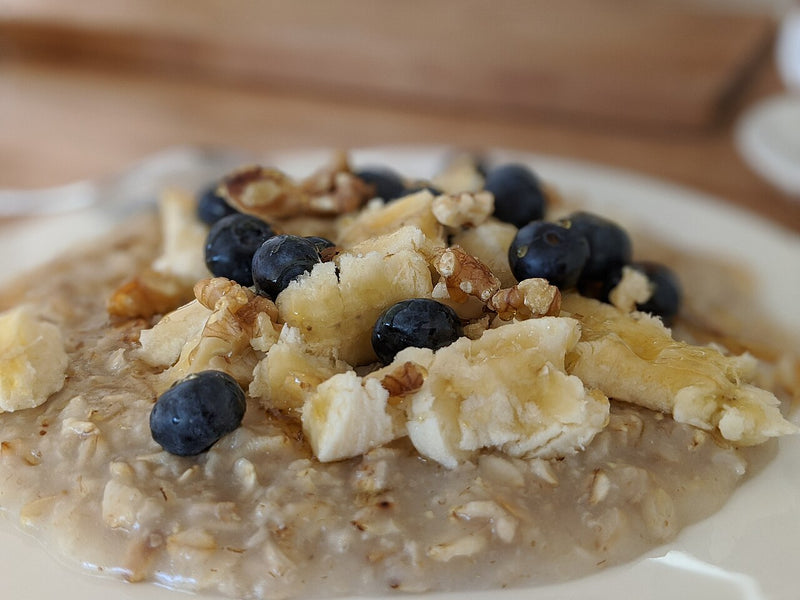 Porridge de avena con arándanos y miel