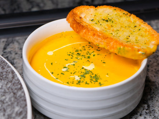 Crema de calabaza con cúrcuma, jengibre y leche de coco