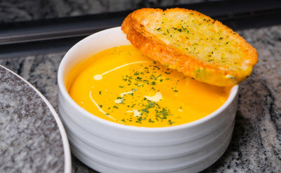 Crema de calabaza con cúrcuma, jengibre y leche de coco