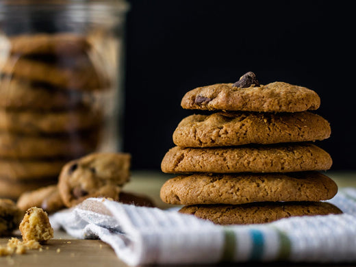 Galletas crujientes de avena, chocolate negro 70% y arándanos