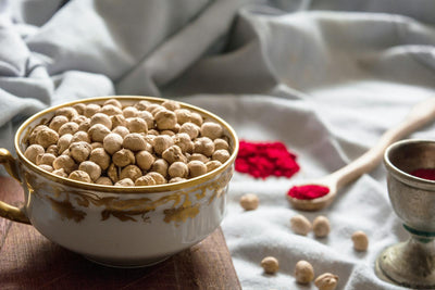 Hummus casero de garbanzos con tahini y comino