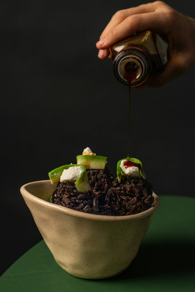 Bowl de luna nueva: arroz Nerone, frijol negro y naranja