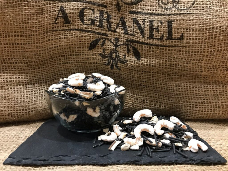 Fideuá de tinta, gambas y setas a Granel en Madrid